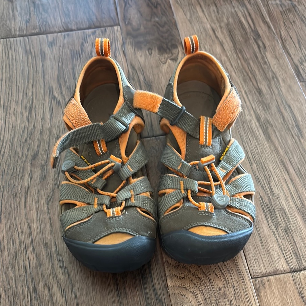 Boys Keen shoes